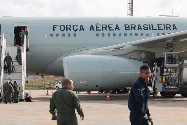 Novo voo com brasileiros repatriados dos EUA chega em Fortaleza neste sábado