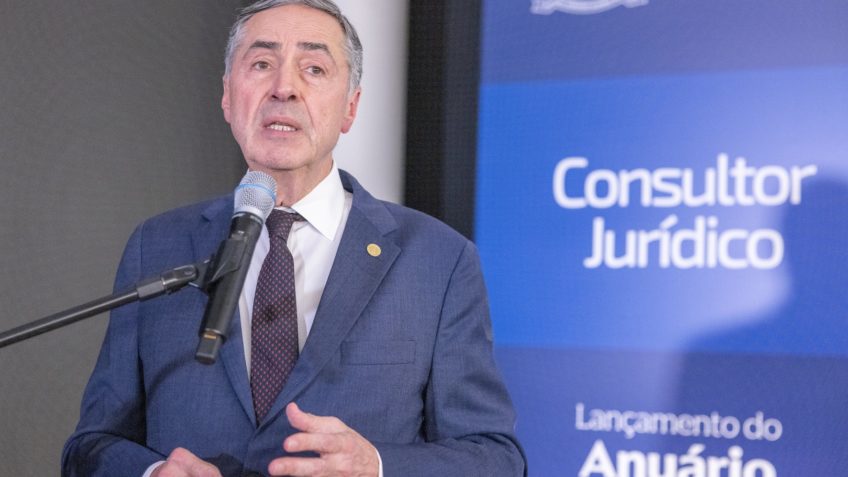 Barroso cita excesso de processos e “epidemia de judicialização”