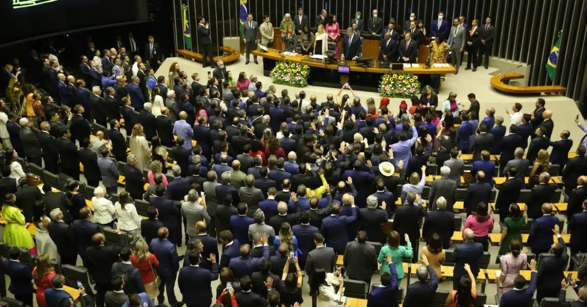76% dos brasileiros rejeitam aumento de deputados, aponta DataFolha