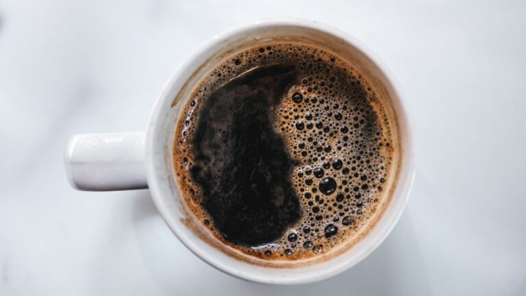 Anvisa proíbe 3 marcas de “café fake” por contaminação