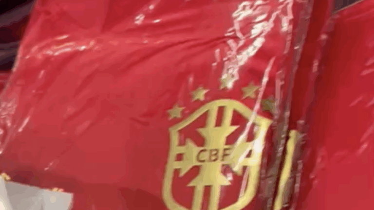 Polícia Civil de SP apreende camisas vermelhas falsas da seleção