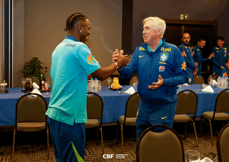 Ancelotti recebe jogadores da seleção em São Paulo para jogos das Eliminatórias da Copa