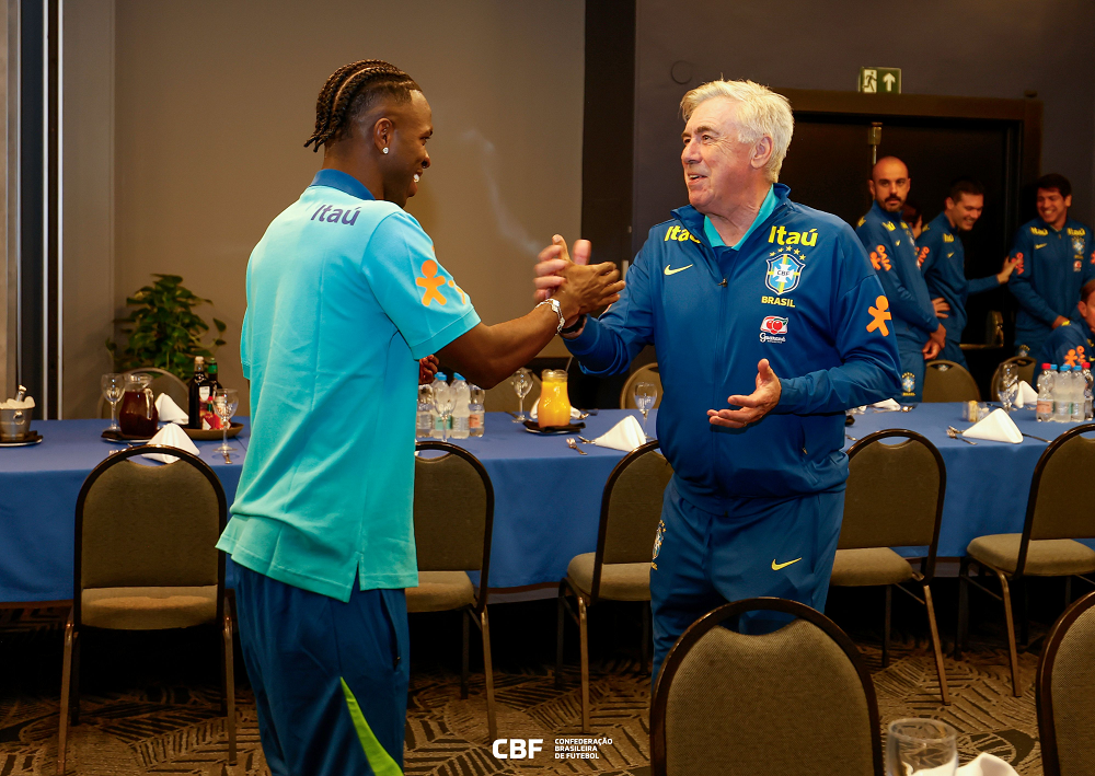 Ancelotti recebe jogadores da seleção em São Paulo para jogos das Eliminatórias da Copa