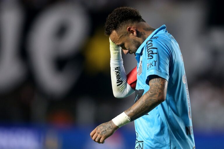 Santos domina o Botafogo, mas perde o jogo após cartão vermelho ‘bobo’ de Neymar