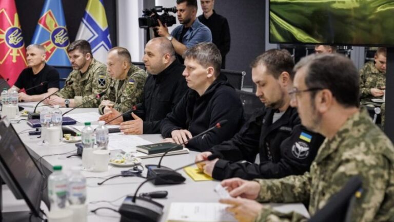 Rússia e Ucrânia iniciam negociação durante escalada militar