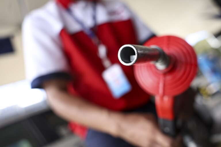 Petrobras anuncia redução de 5,6% no preço da gasolina nas refinarias