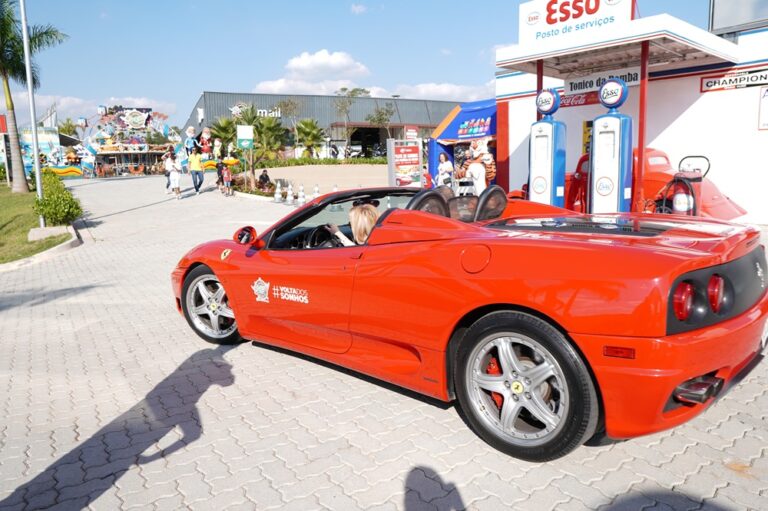 Que tal dirigir uma Ferrari e viver as emoções do Drift Car como carona? 