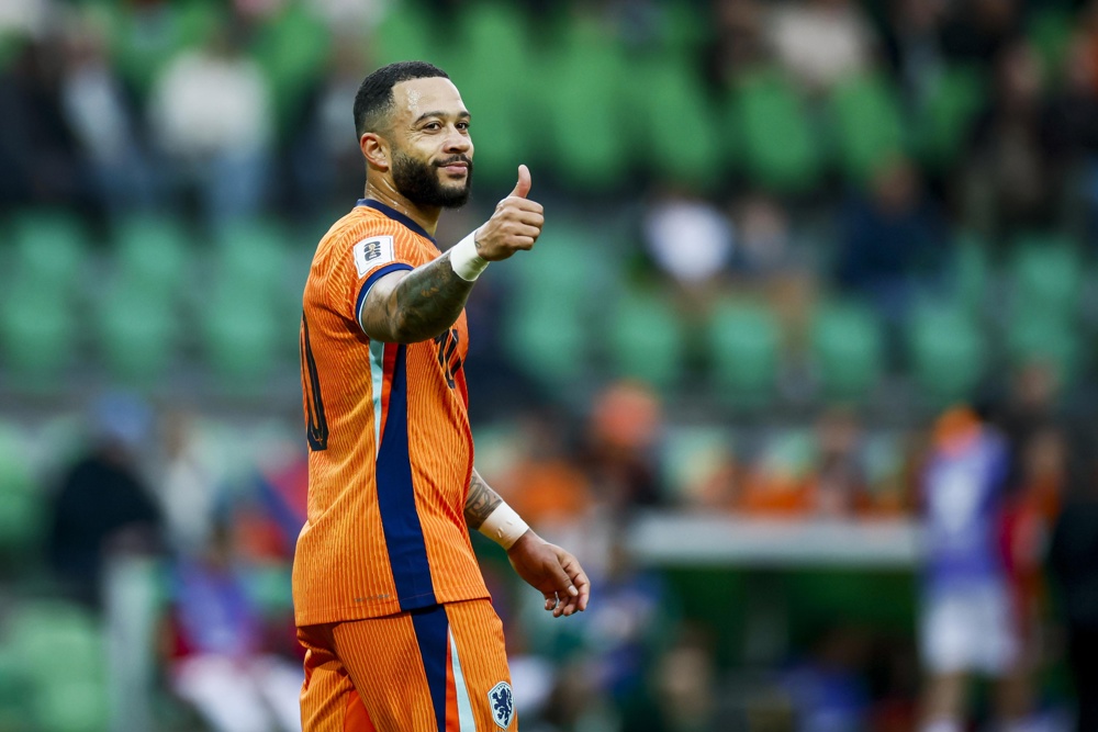 Memphis marca dois gols e iguala Van Persie como maior artilheiro da história da Holanda em goleada recheada