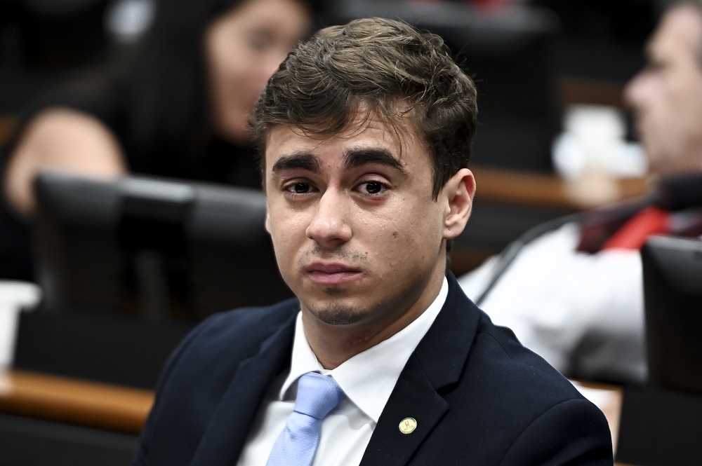 Nikolas Ferreira ironiza férias de Fernando Haddad durante crise do IOF: ‘Fugiu de novo’
