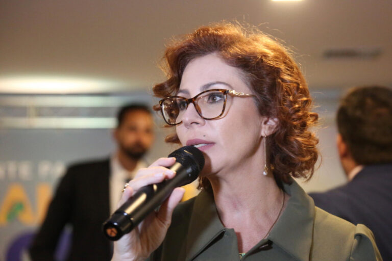 Entenda o que acontece com Carla Zambelli após STF manter condenação a 10 anos de prisão