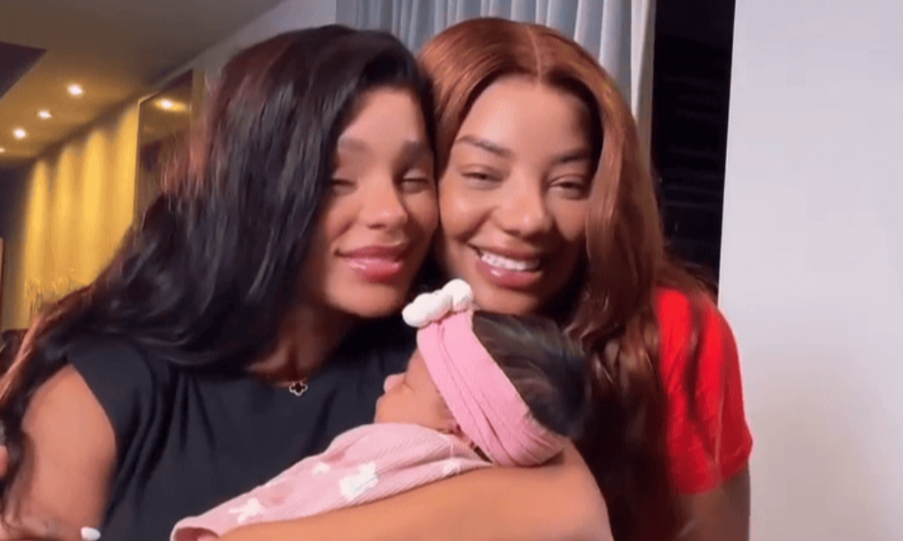 Ludmilla e Brunna Gonçalves mostram o rosto da filha Zuri pela primeira vez