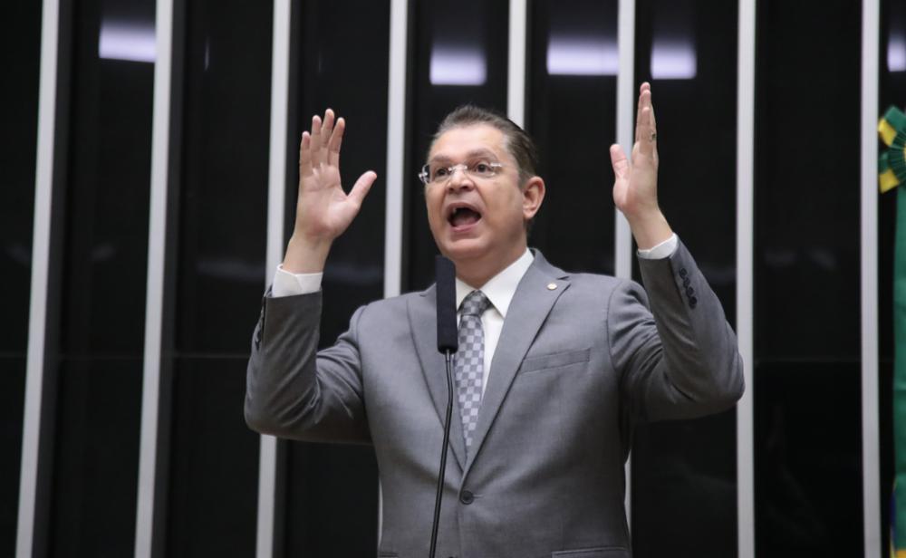 Sóstenes desafia STF, denuncia ‘excessos’ e promete travar pautas até votação da anistia