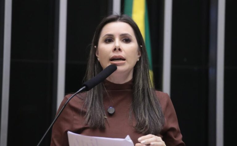 Câmara aprova prorrogação da regularização fundiária sob relatoria de Carol De Toni