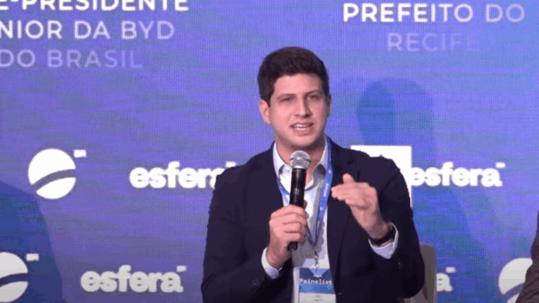 Setor público precisa colocar cidadão no centro, diz João Campos