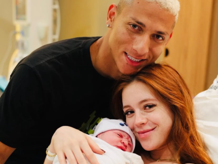 Chegou! Nasce o primeiro filho de Richarlison, da Seleção, e Amanda Araújo