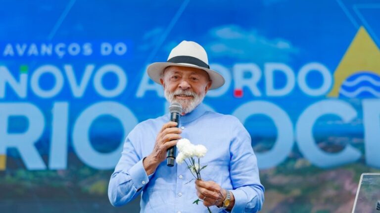 Cobrado por cortes, Lula anuncia 3 novos programas sociais
