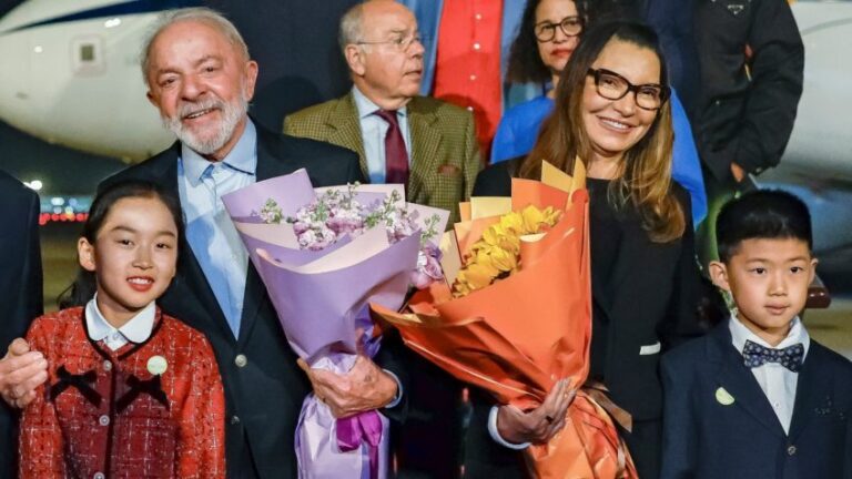 Janja passou 130 dias fora do Brasil, 24 a mais que Lula