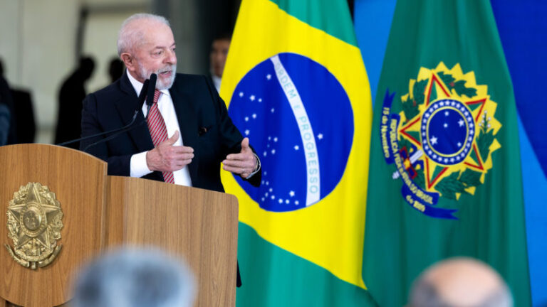 Precisamos de maioria no Senado ou vão “avacalhar” STF, diz Lula