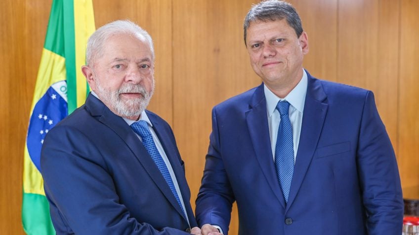 Lula empataria com Bolsonaro e Tarcísio no 2º turno, diz Datafolha