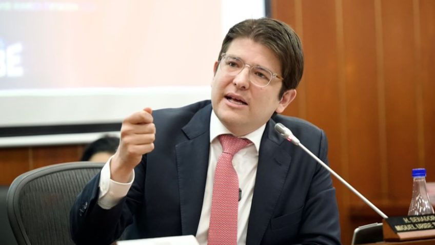 Miguel Uribe uniu o país, diz pai de senador baleado