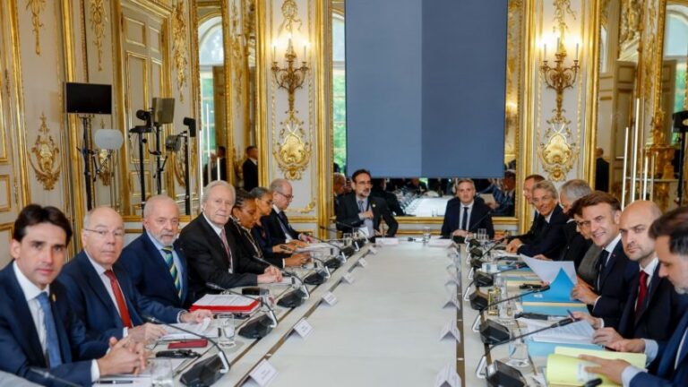 Brasil e França fecham acordo para construir corredor marítimo verde