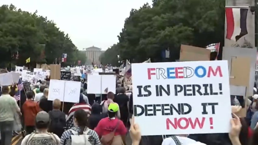 Protestos contra Trump reúnem milhares em cidades dos EUA