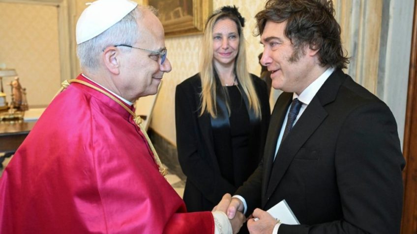 Papa Leão 14 recebe Javier Milei no Vaticano