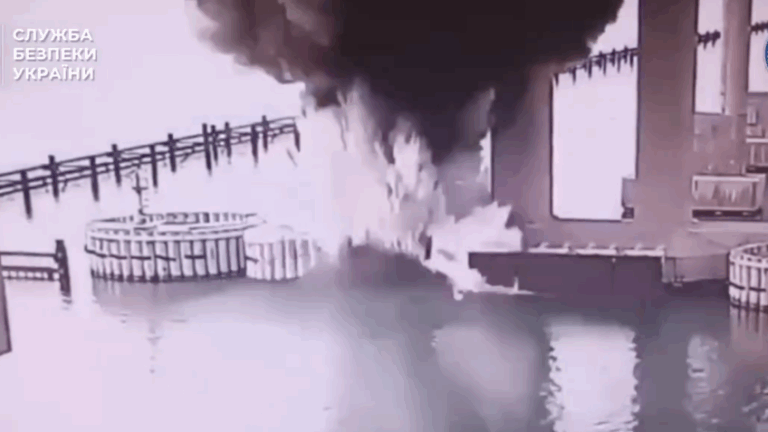 Ucrânia ataca ponte da Crimeia com explosivos embaixo d’água