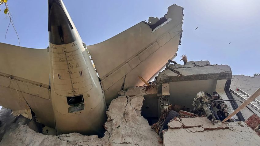 Queda de avião na Índia é a 1ª envolvendo um Boeing 787