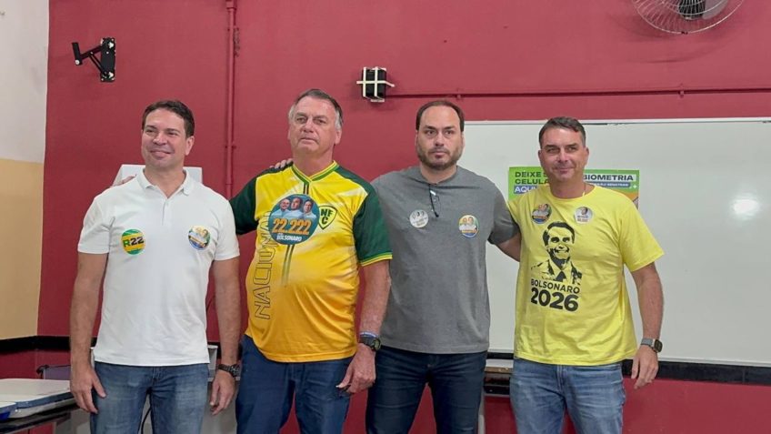 Filhos de Bolsonaro criticam indiciamento por caso da “Abin Paralela”