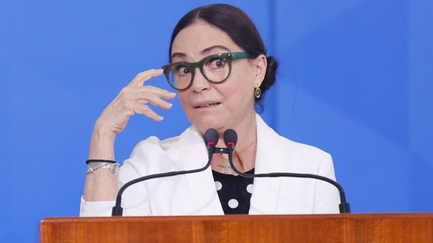 Aceitei cargo na gestão Bolsonaro sem preparo, diz Regina Duarte