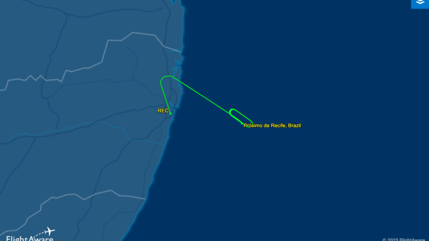 Boeing da Azul retorna a Recife após falha em voo para Madri