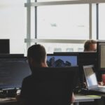 37% das empresas adaptam defesas contra ataques de IA