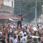 MC Poze do Rodo é recebido por familiares e amigos após deixar prisão no Rio de Janeiro