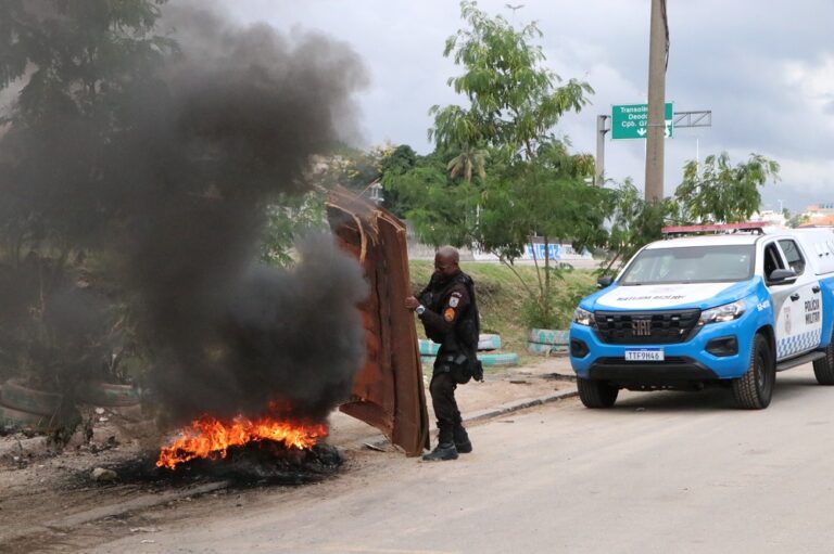 Tiroteio em operação policial fecha vias expressas e deixa feridos no Rio de Janeiro