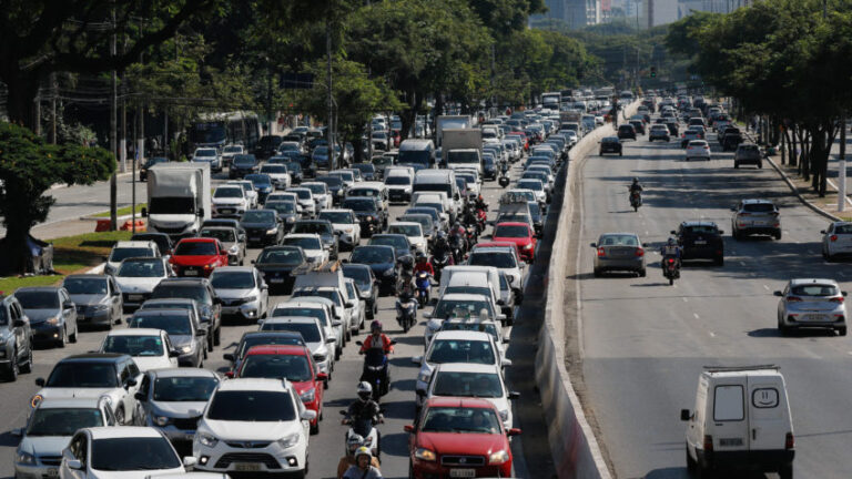 São Paulo tem maior congestionamento do ano com 777 km de lentidão