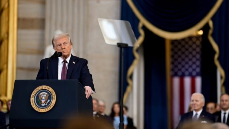Irã chama Trump de “racista” por proibir estrangeiros