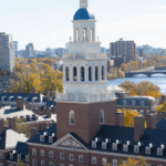 Veto de Trump a alunos estrangeiros é retaliação, diz Harvard