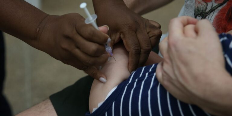 Casos de síndrome respiratória em idosos e crianças seguem em alta